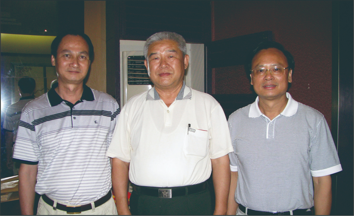 廣西區(qū)發(fā)改委領(lǐng)導陪同中國人民解放軍總參謀部政治部主任賈雪陽軍（照片中）到公司實地考察，并給予“好安節(jié)電器”高度評價